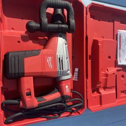 Milwaukee SDS-Max Demolition Hammer