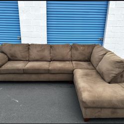 Brown Sectional Couch 🚚🚛 Free Delivery 🚚🚛