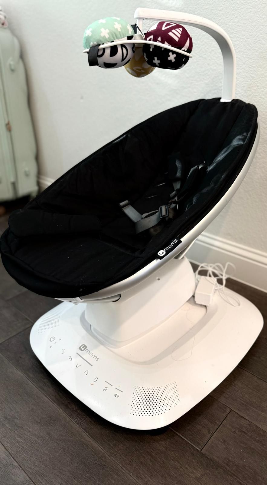 4moms MamaRoo Multi-Motion Baby Swing, Bluetooth Enabled with 5 Unique Motions, Black