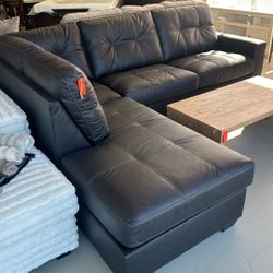 ⚫️ 2Pc Sectional 
