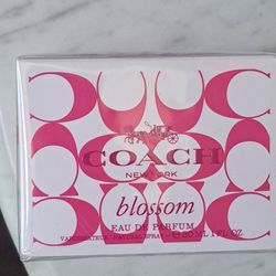 NEW & SEALED " COACH BLOSSOM 🌸 WOMAN'S 1 OZ. PARFUM SPRAY 30$