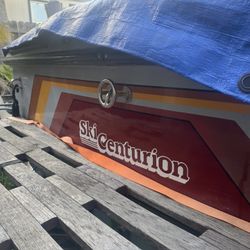 1985 Centurion Boat