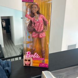 2009 Fashionistas Artsy Nikki Barbie Doll-100+ Poses-New in Box