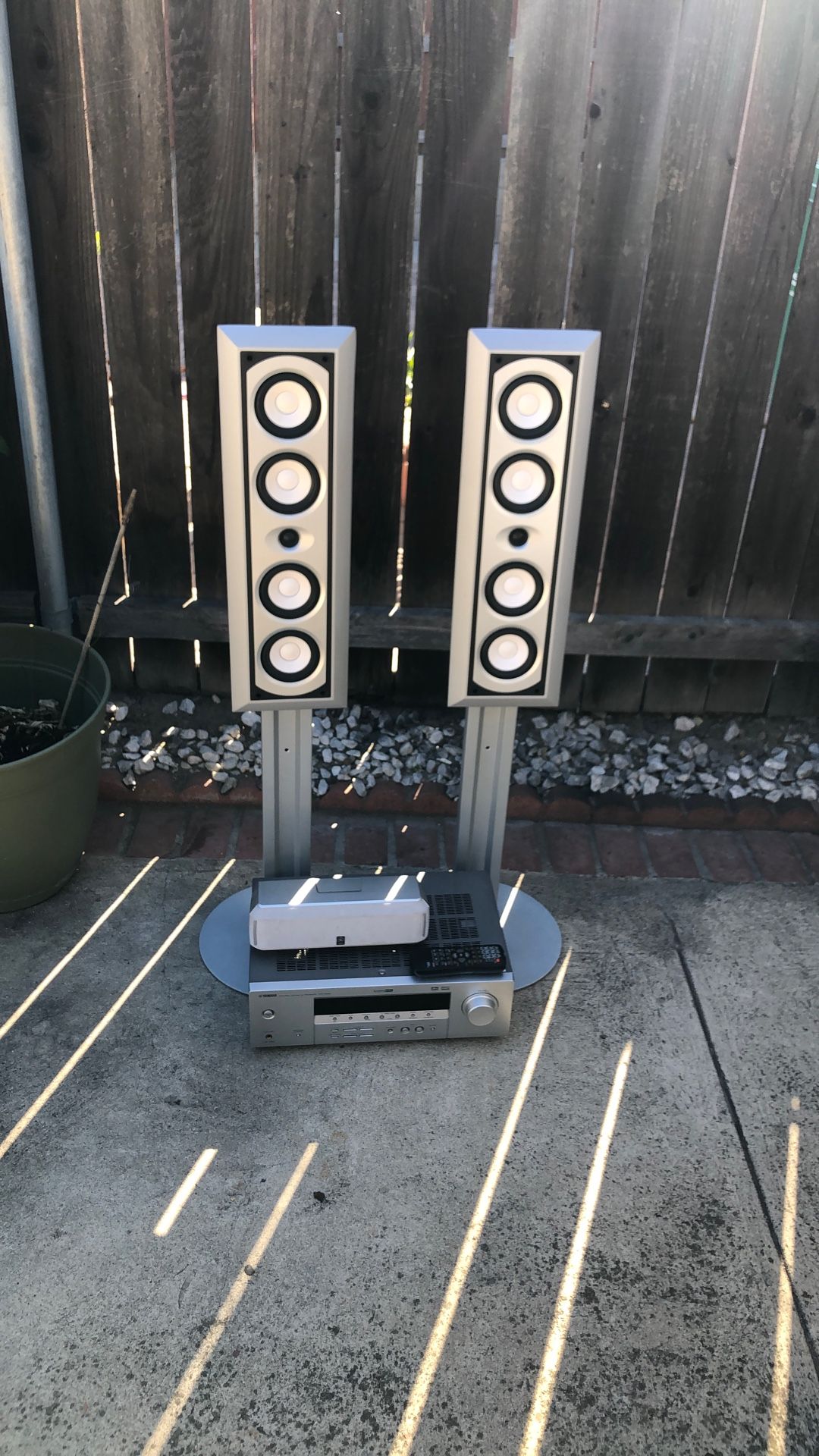 Yamaha Receiver Bluetooth. Speakers.