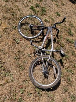 2 kids diamondback bikes $20 each might need new inner tubes currently flat