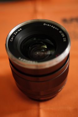 Zeiss Makro-Planar 100/2 ZF lens