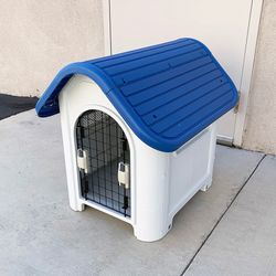 (New) $50 Small Size Dog House Waterproof Plastic Outdoor Indoor 30x23x26”