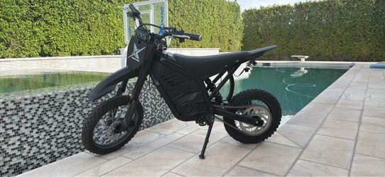 Nova X Blacked out Electric Dirt Bike