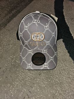 3 snapback hats Gucci