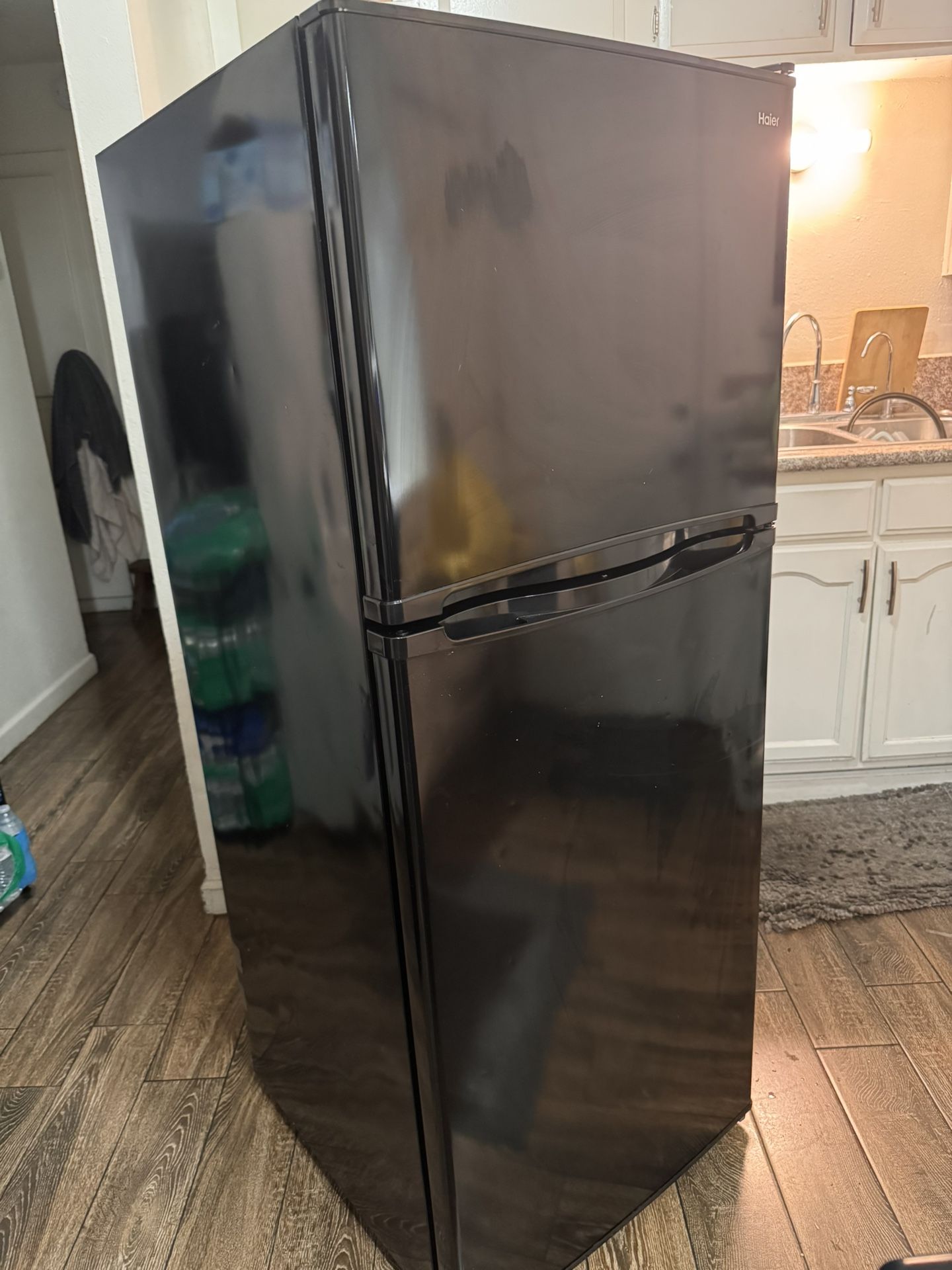 9.8 Cu. Ft HAIER Top Freezer REFRIGERATOR