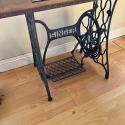 Singer Sewing Machine With Table