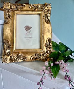 BEAUTIFUL ORNATE GOLD FRAME