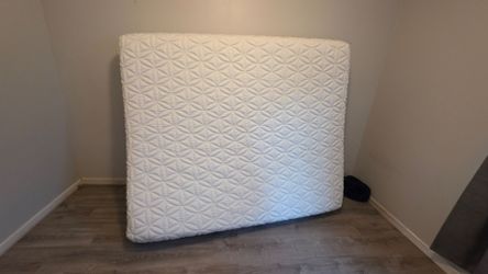 Free tempurpedic CalKing mattress