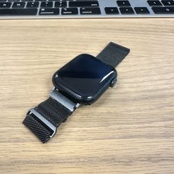 Apple Watch Series 8 45mm GPS + WiFi + Bluetooth Aluminum Case - Great Condition
