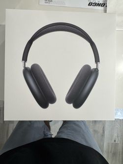 AirPods Max 2 midnight model