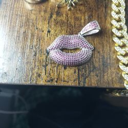Lips Official Charm