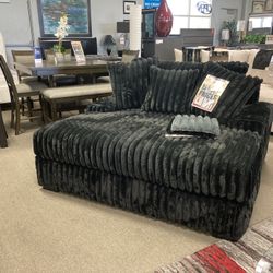black sofa 🖤🌟 $1,299