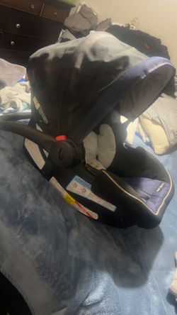 Car seat ( Free )