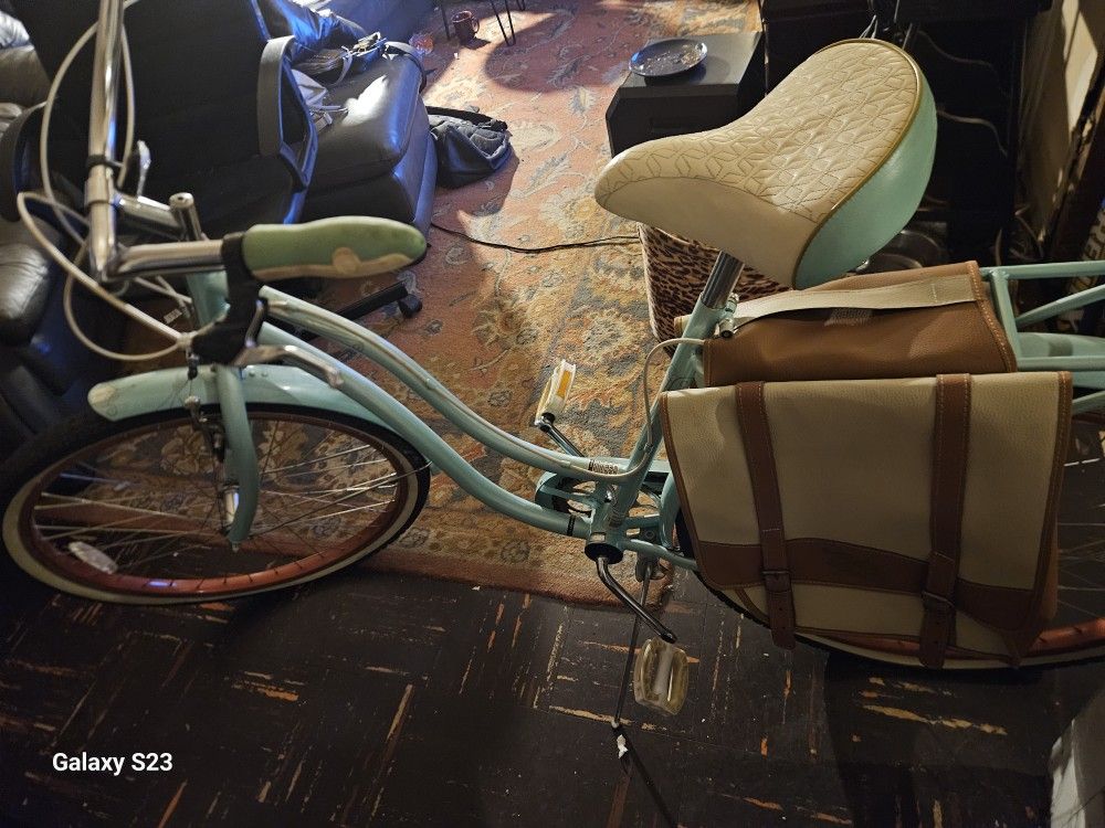 Schwinn Beach Cruiser With Genuine Leather Saddle Bag 