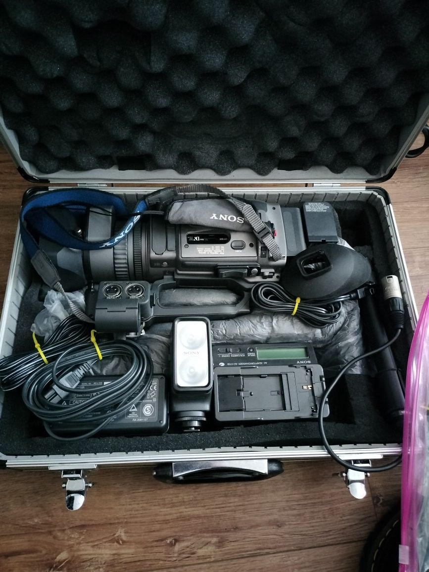 Sony Model DCR - Pd150 Professional Camera