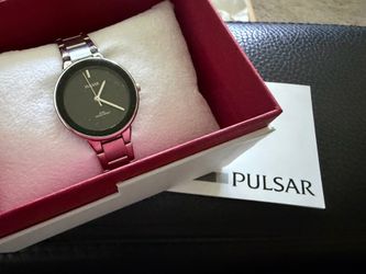 Pulsar Women's Easy Style Black Dial Stainless Steel Bracelet Watch