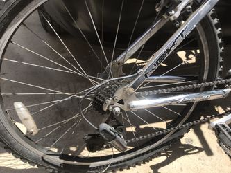 19Inch NEXT AIRMAXX XR3 MOUNTAIN BIKE for Sale in Riverside, CA