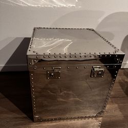 Chest Steel Cube  (Andrew Martin)