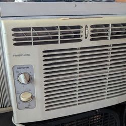 Working Frigidaire AC Unit Window Air Conditioning 5000 BTUs Basic Conditioner Unit