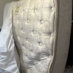 King Size Mattress Beautyrest Pillow Top w/protector