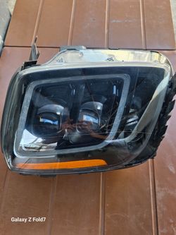 21 kia Telluride (RH) headlight (passenger side)