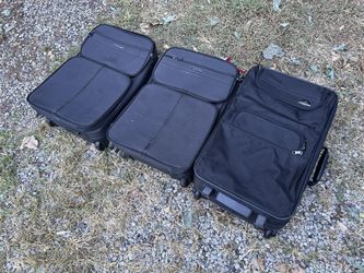 Set of three Samsonite suitcases