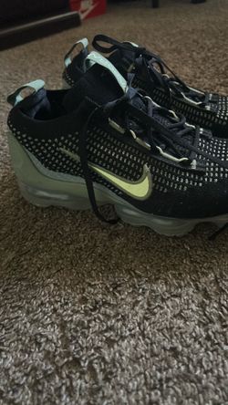 BRAND NEW vapor maxes worn once Nike 7