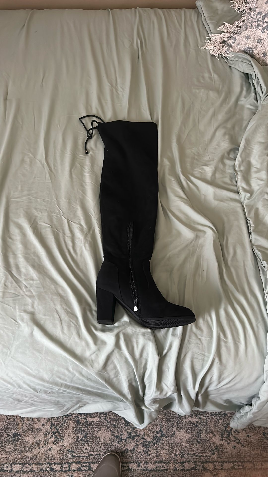 NEW - Size 8/8.5 Black Slightly Over Knee/Thigh High boots 