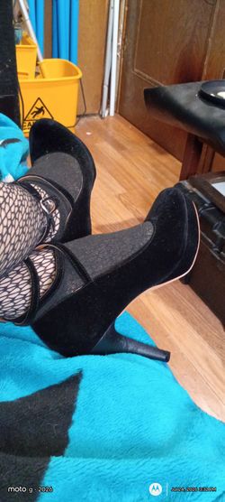 Leather high heel shoes wit leg straps New asking $30 OBO