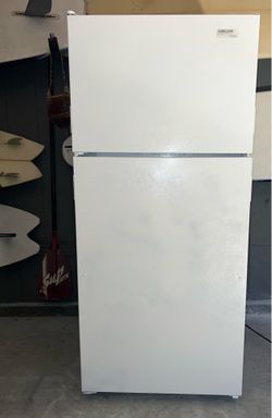 Fully functional white refrigerator top freezer