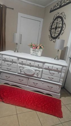 Wood Dresser or tv Stan 8 drawer  size 63;wide/ 33 : H