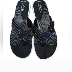 Clarks Cloudsteppers Breeze Sea or Brinkley Sea women's flip-flop sandals Size 9
excellent condition 