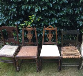 (4) ANTIQUE/VINTAGE WOOD CHAIRS 
