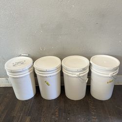 Plastic Pail - 6 Gallon, White
