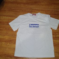 Supreme T  Size M 