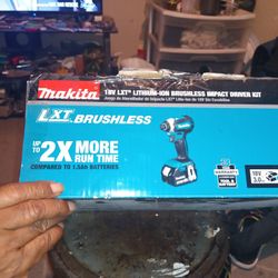 Makita  18v Lxt  Brushless Impact Driver Kit