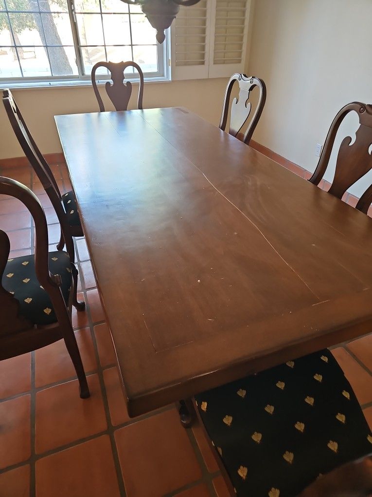 Wood Dineing Room Table