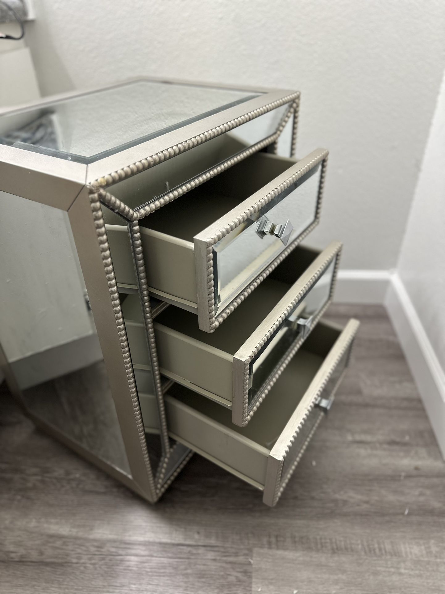 2 Mirror Nightstands