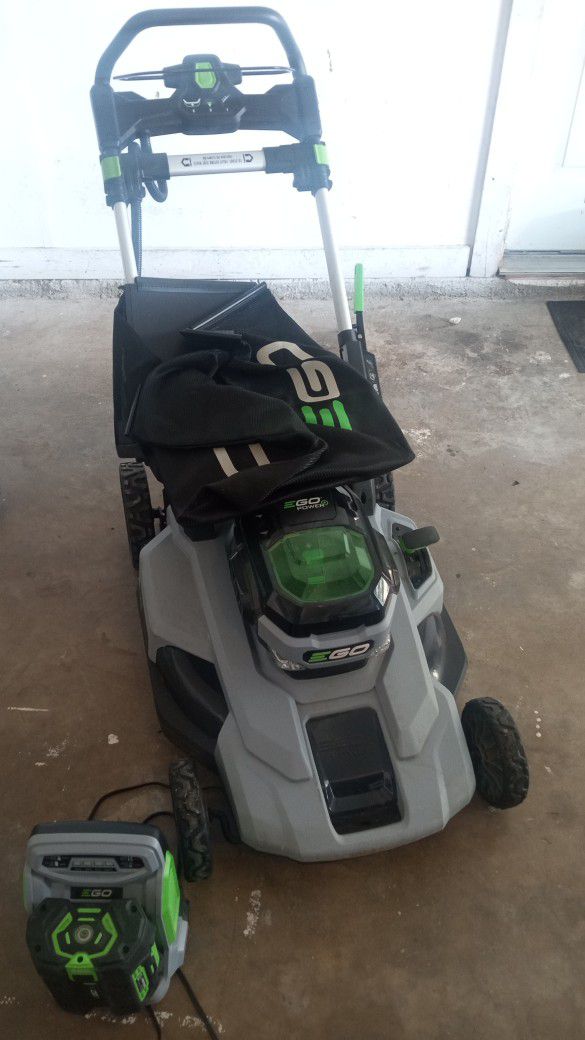 EGO Power Lawn Mower, Battery, Charger and Bag 