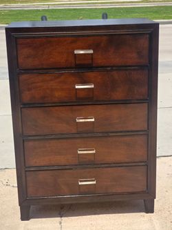 DRESSER