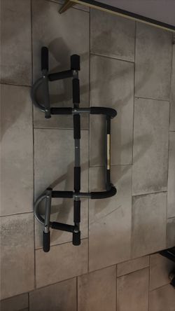 Door frame pull up bar