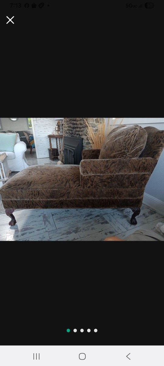 Antique Chase Lounge