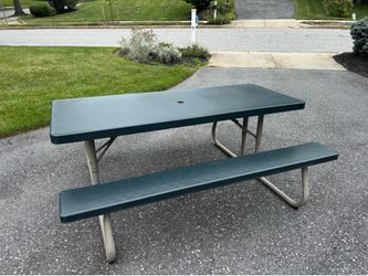 Lifetime plastic picnic table, 72” x 29”