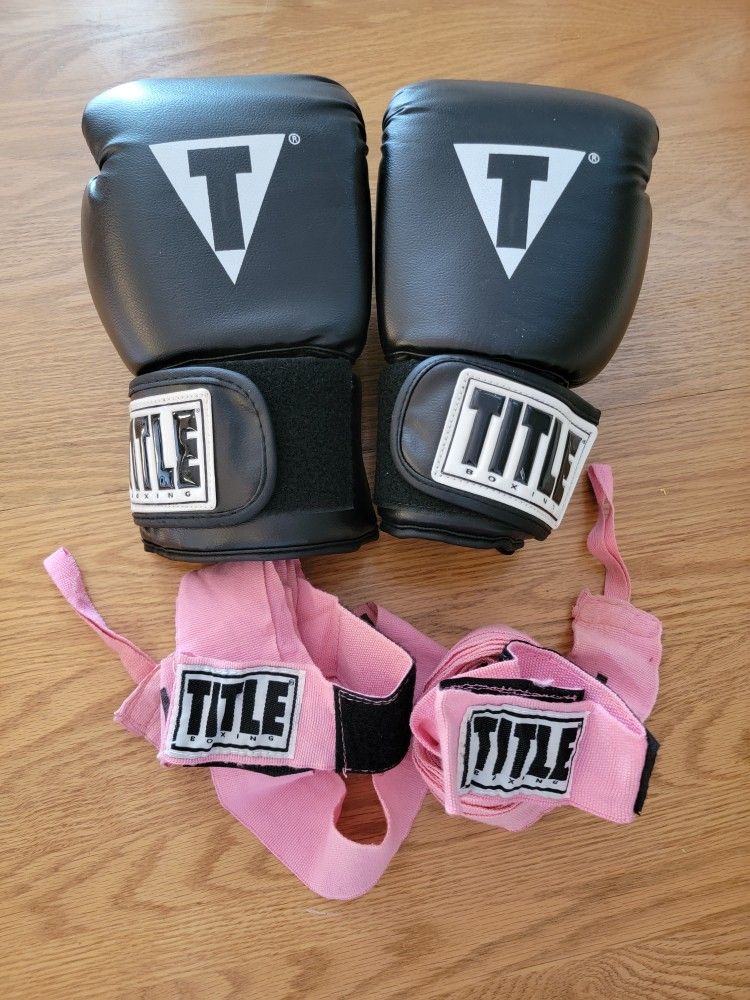 TITLE Classic Boxing Gloves & Pink
TITLE Semi Elastic Hand Wraps