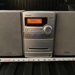 Small Sony Stereo System 